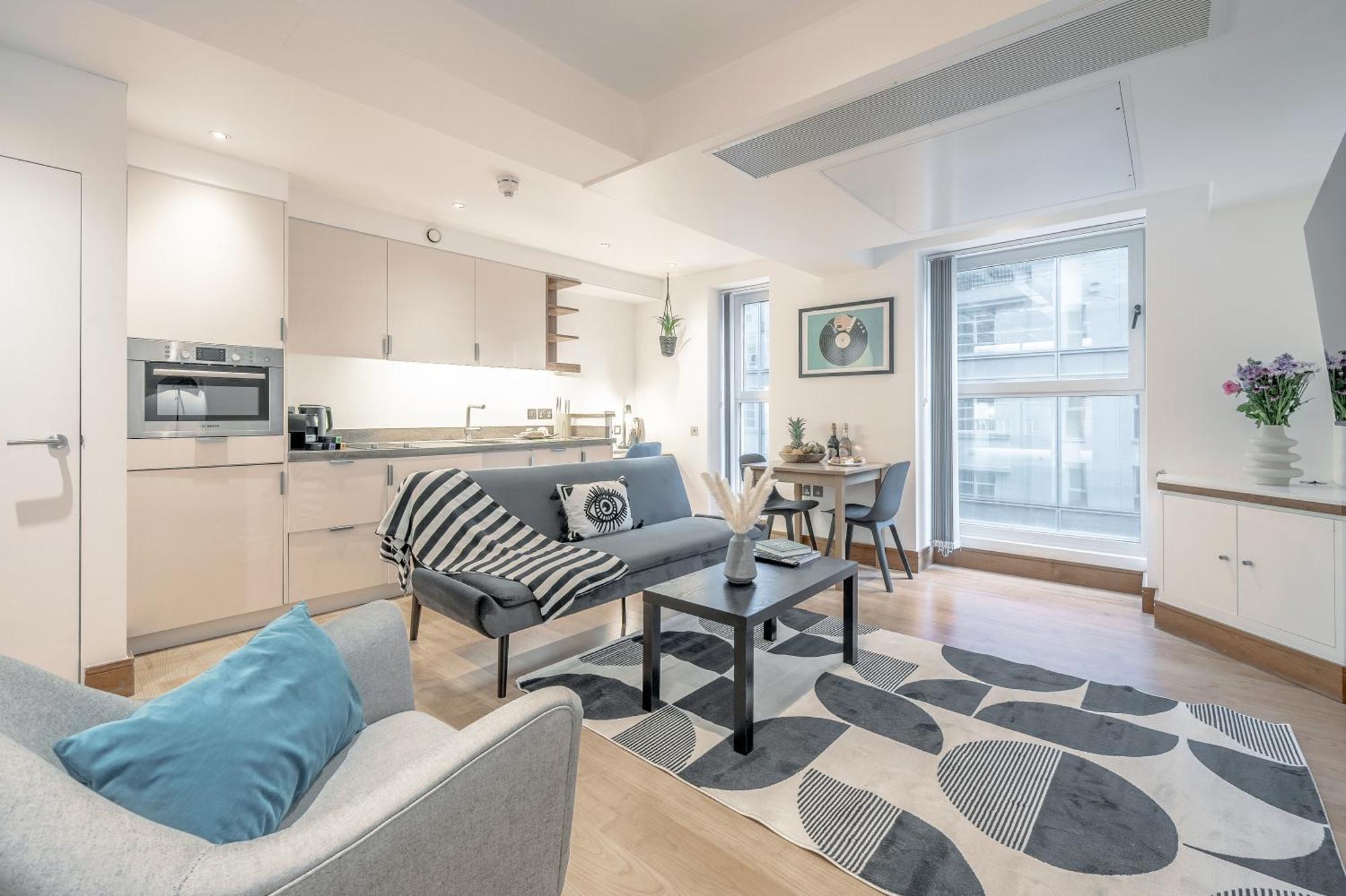 Kula - Tower Hill Apartment