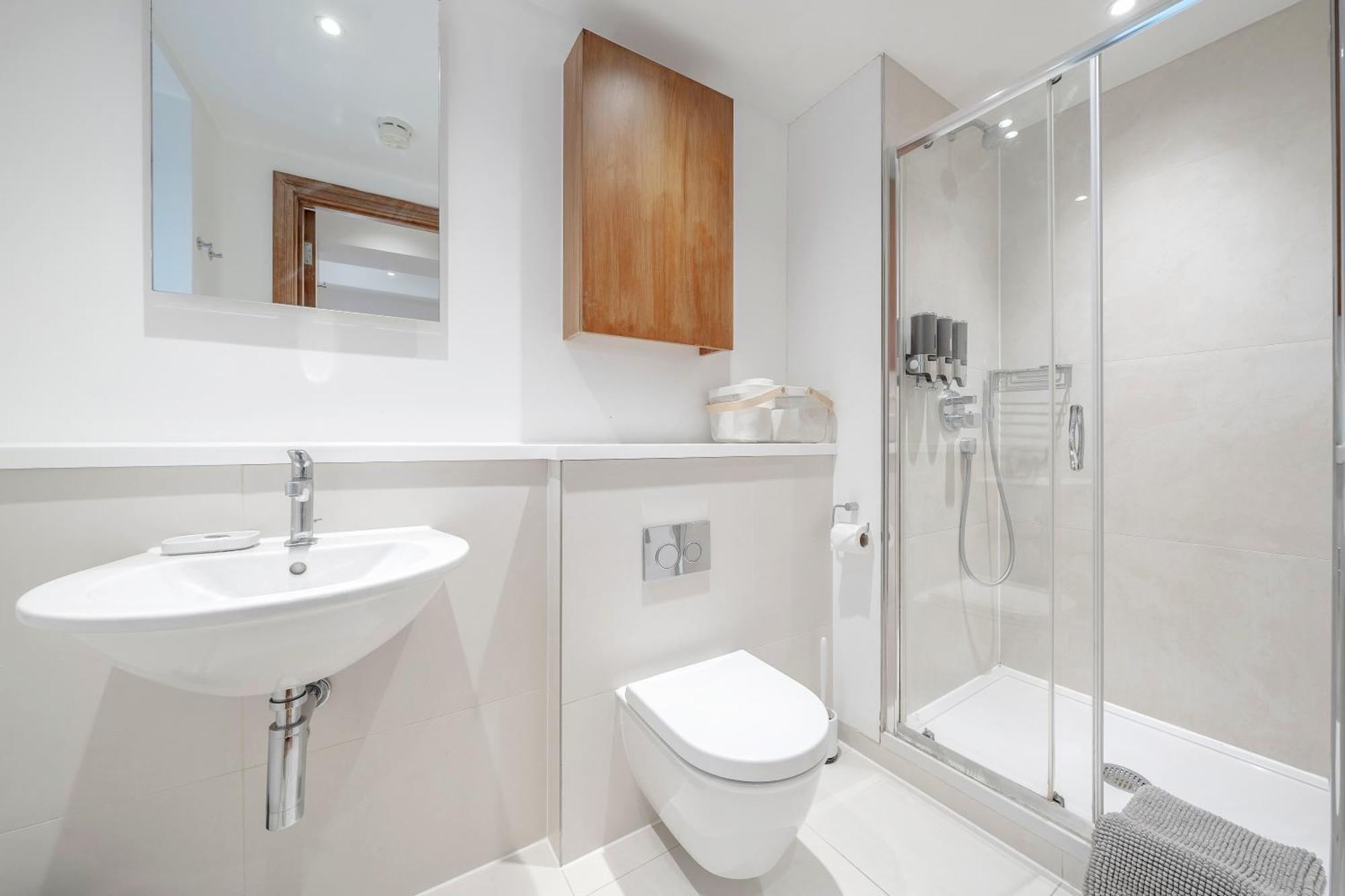 Kula - Tower Hill Apartment London