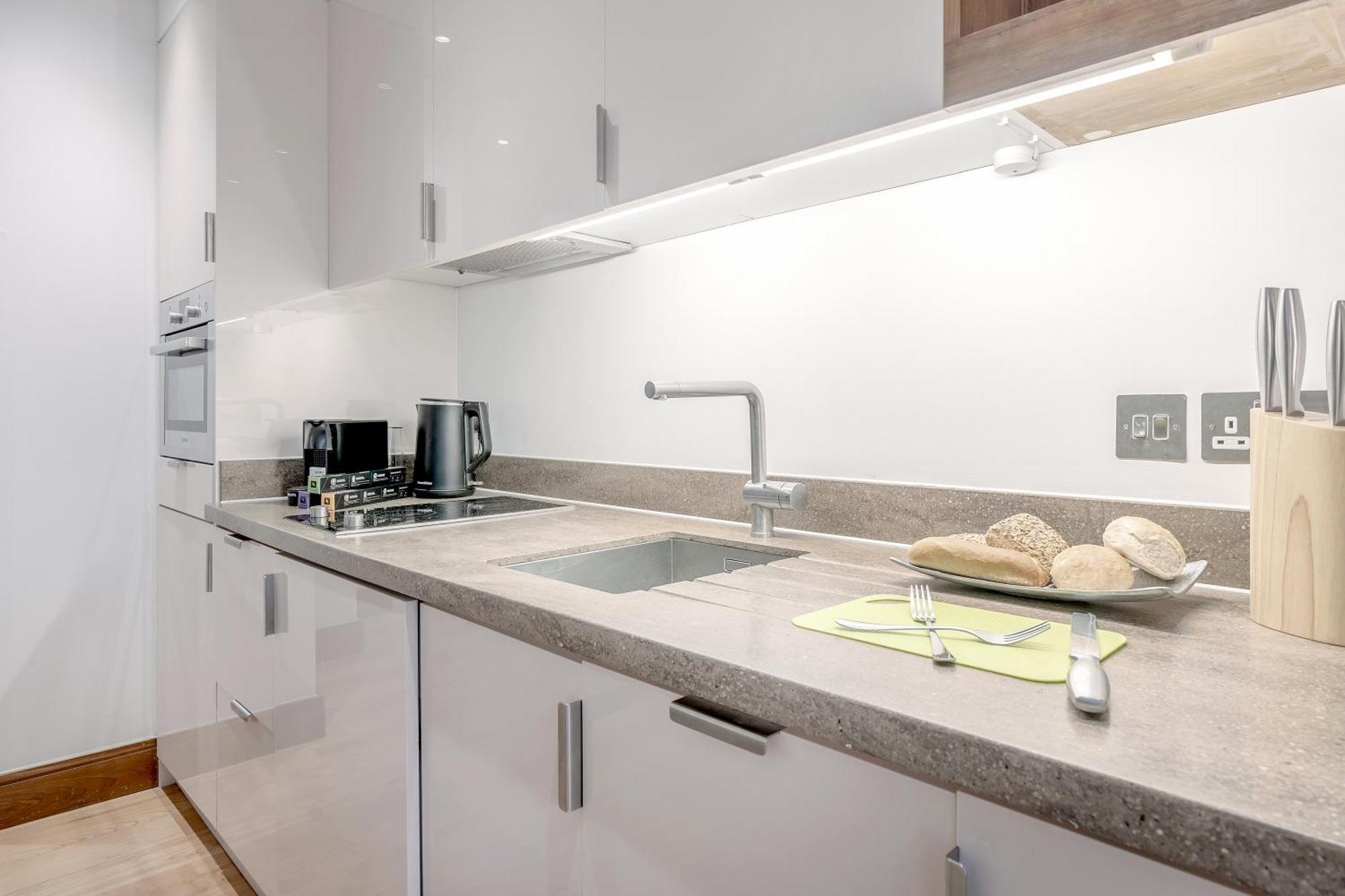Kula - Tower Hill Apartment