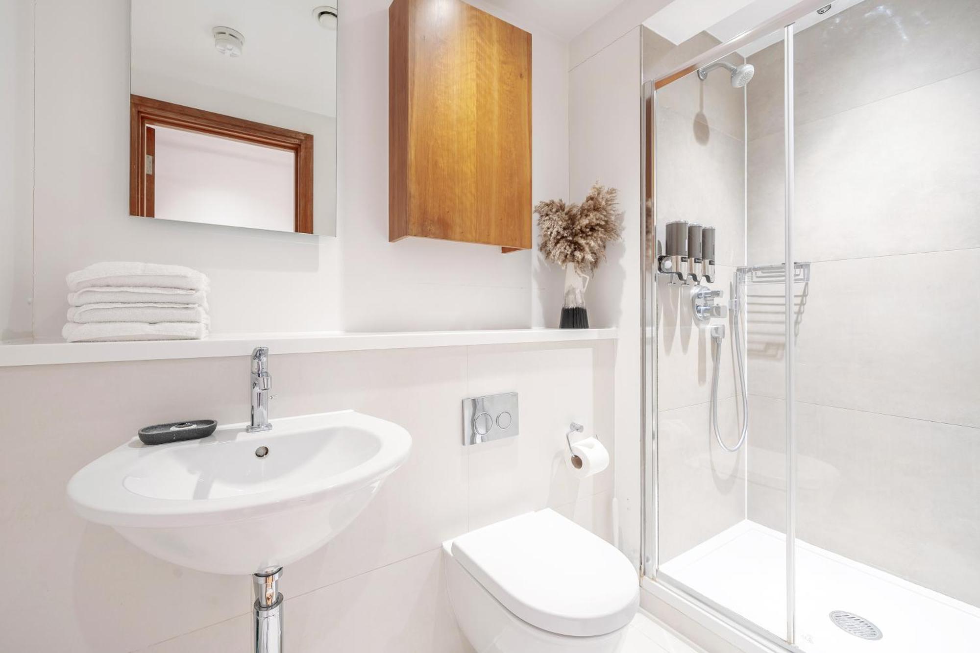 Kula - Tower Hill Apartment