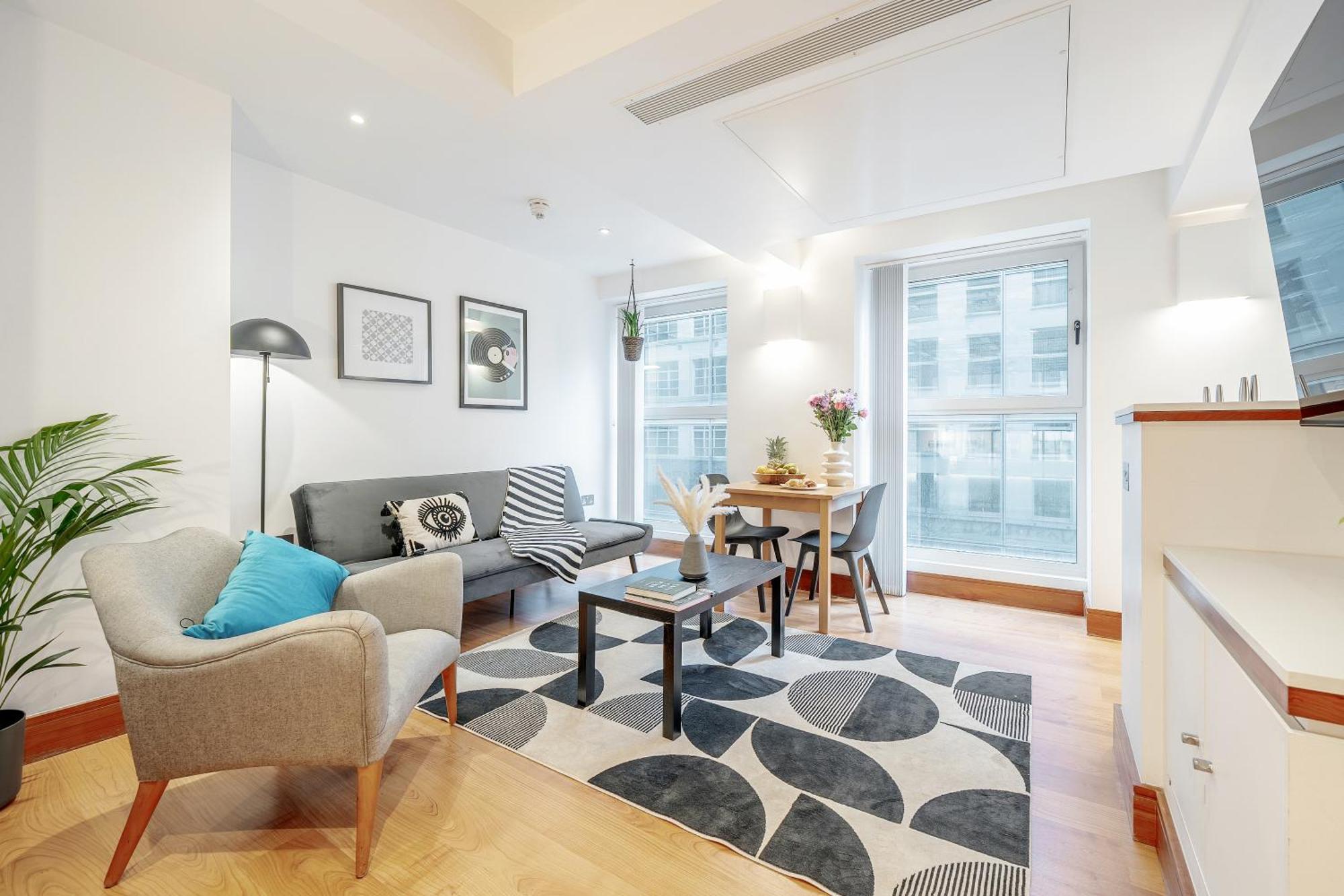 Kula - Tower Hill Apartment *