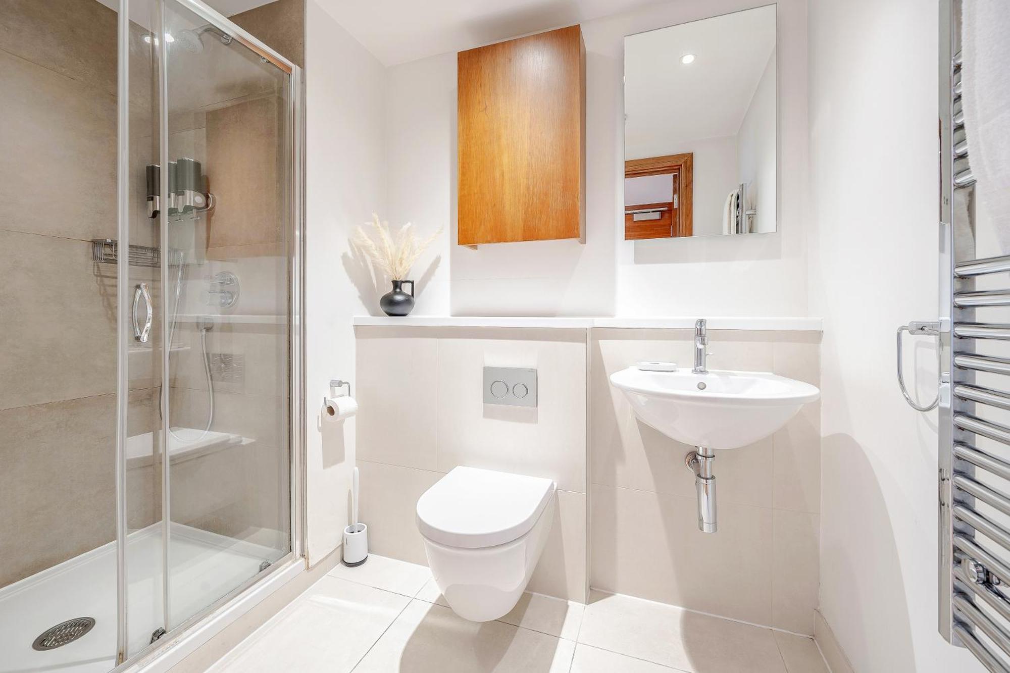 Kula - Tower Hill Apartment London
